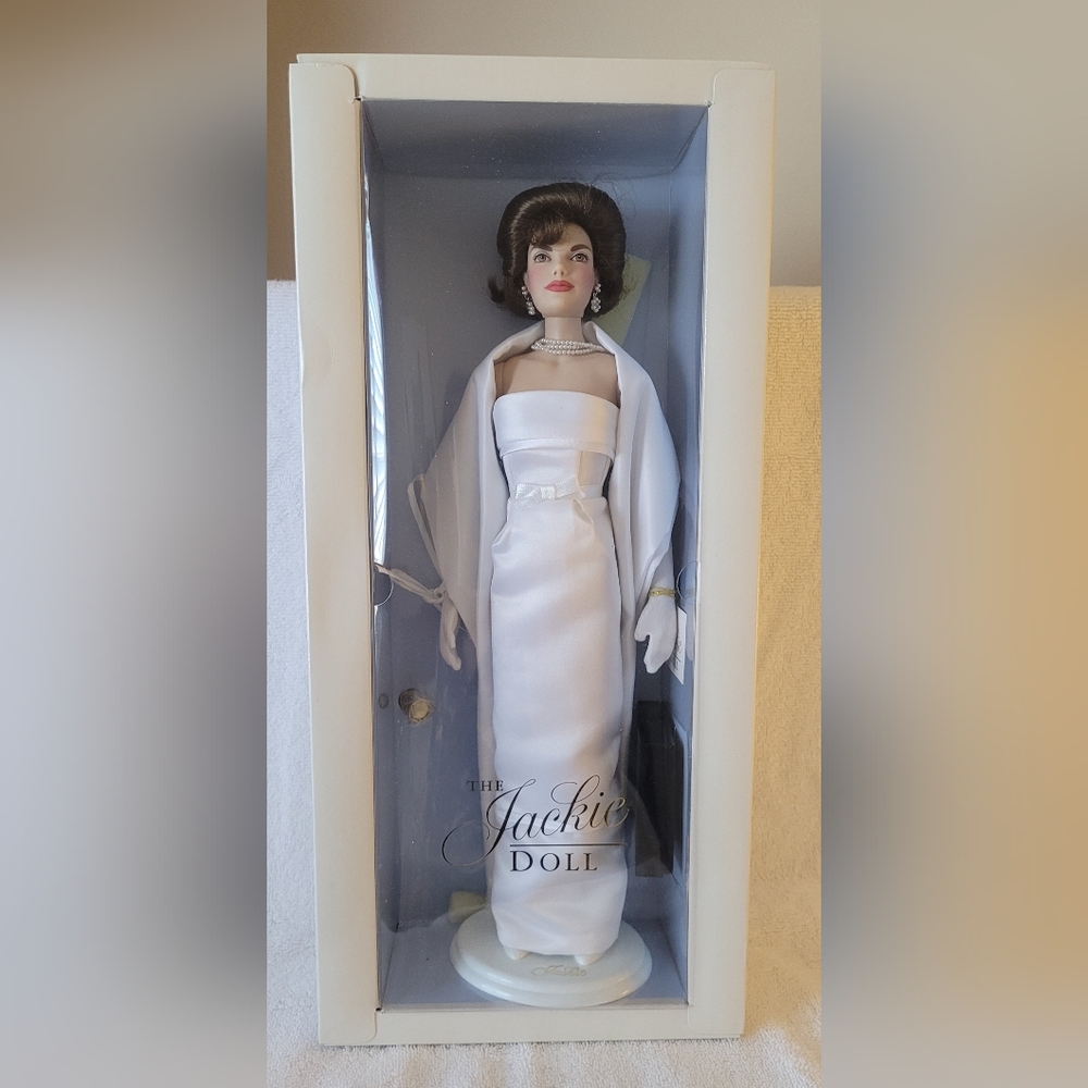 Franklin Mint Jackie Kennedy White Satin Dress Vintage Doll Accessories FF Box